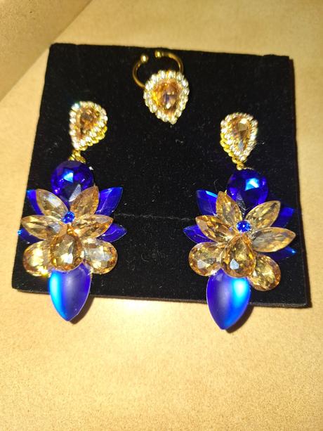 Spoločenské naušnice,