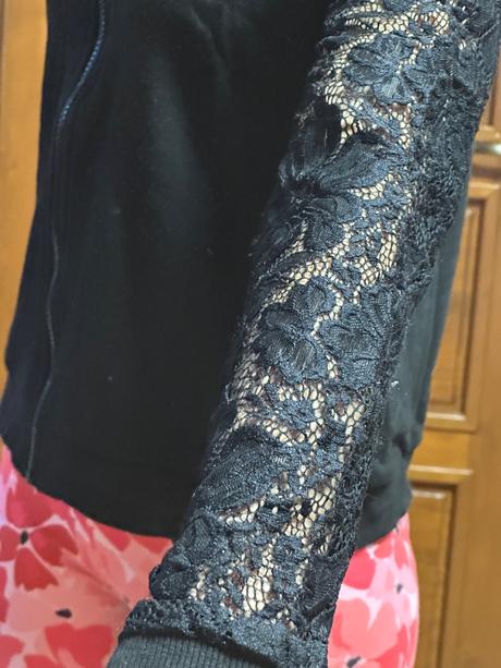 Čierna mikina na zips s čipkovanými rukávmi, sinsay,xs