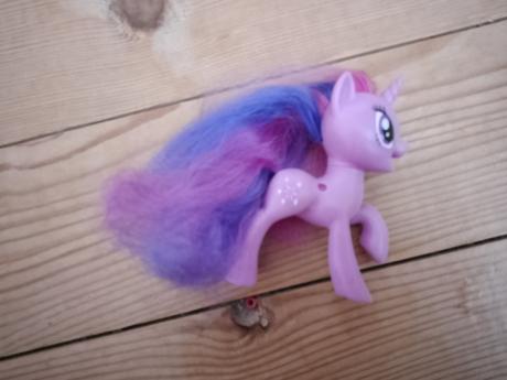 Bábika simba s oblecenim a množstvom doplnkov,