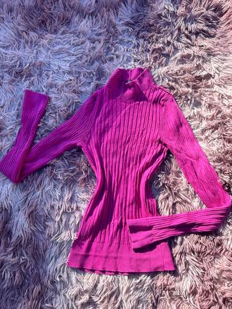 Krasny tenky vrubkovany pulover, xs