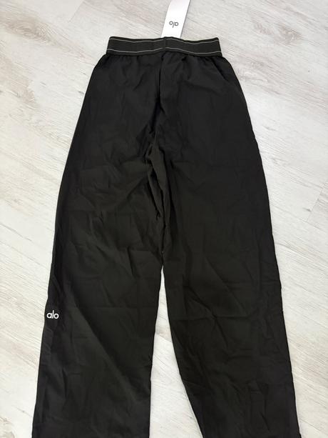 Alo yoga tepláky, s / xs
