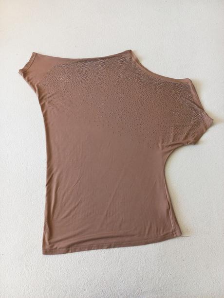 Elegantné asymetrické tričko s kamienkami, m