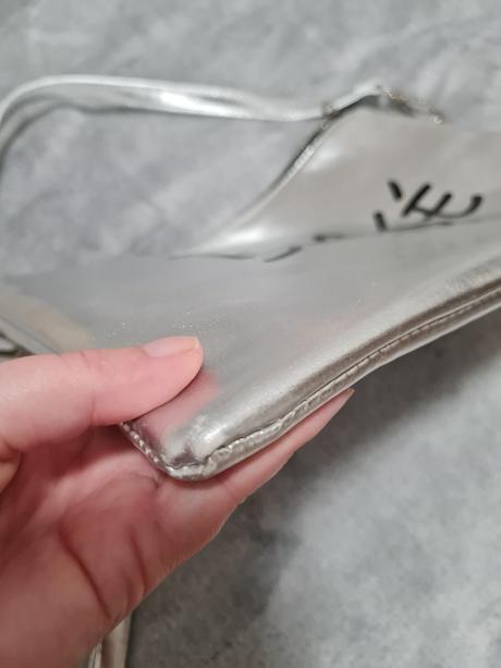 Štýlová strieborná kabelka,