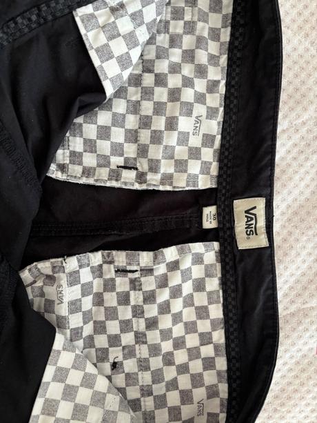 Čierne nohavice značky vans, 30