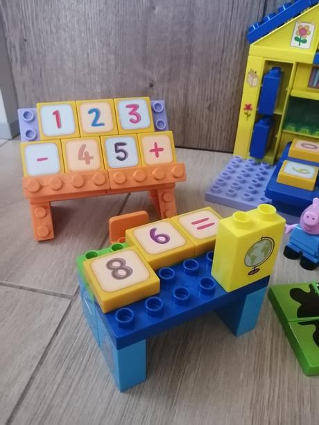 Stavebnica playbig bloxx peppa pig sa v škole,