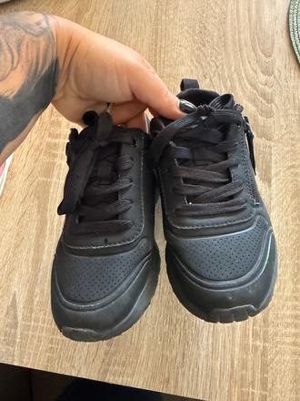 Botasky sketchers, 31