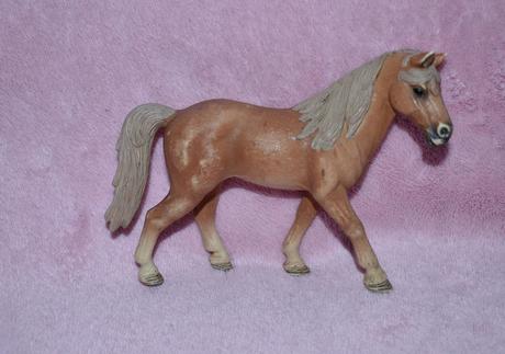 Schleich koníky poškodené,