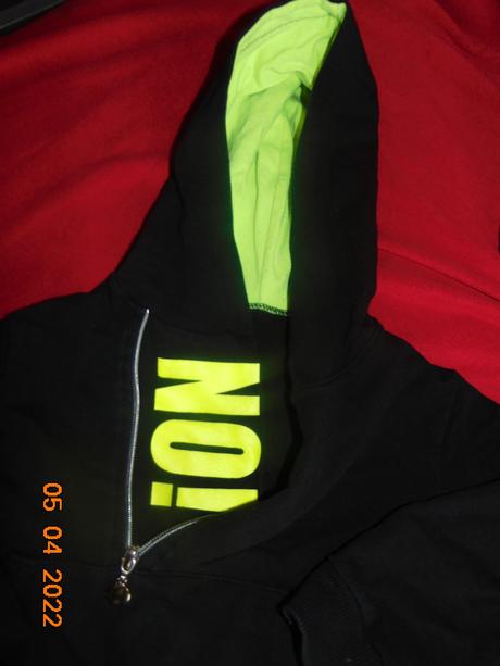 Krasne stylove znackove mikiny, 104