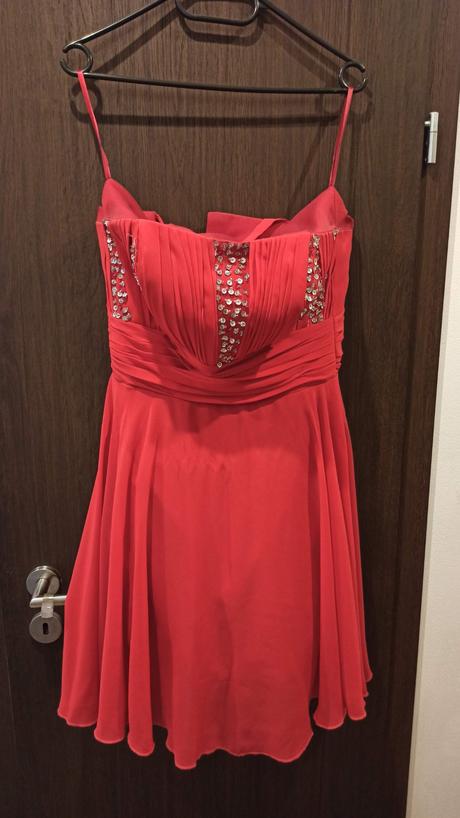 Lacné nové (skoro) spoločenské šaty, 38