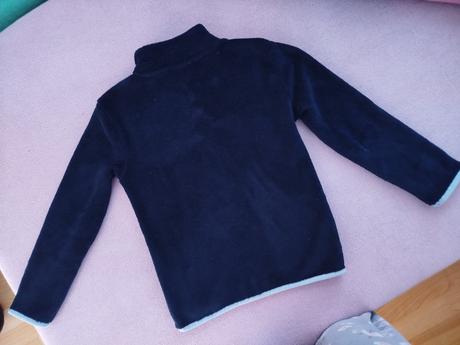 Darujem za postovné 3,90 eur mikinku č.122/128, 128