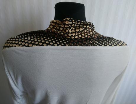 Elastický krémový top s farebným lemovaním, italy, m