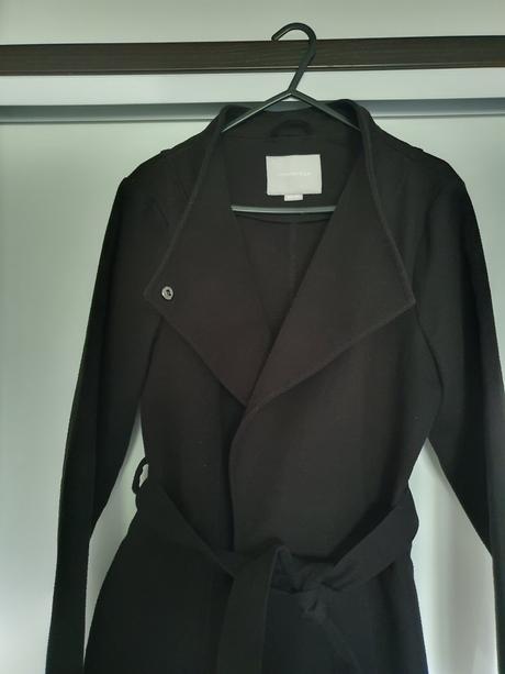 Čierny kabát, gate,36