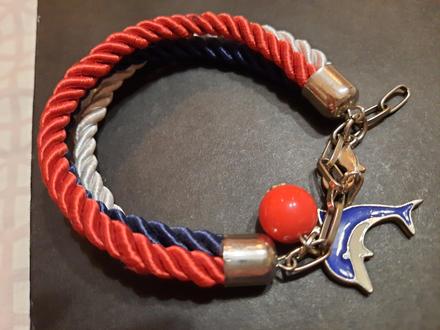 Trojfarebný náramok s delfínom,