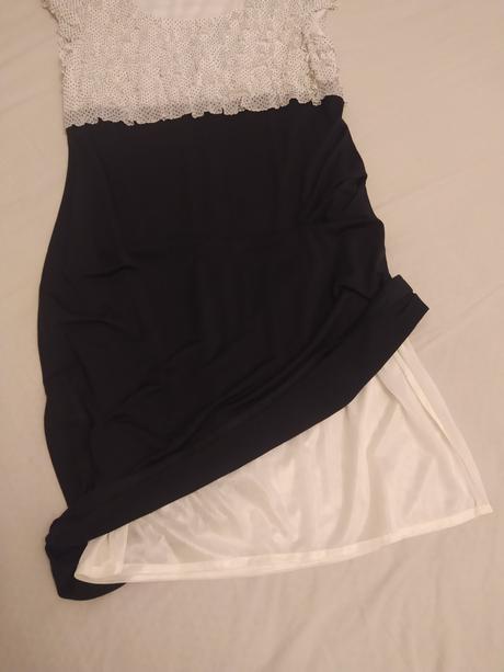 Malé spoločenské šaty, m