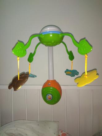 Kolotoč nad postieľku,