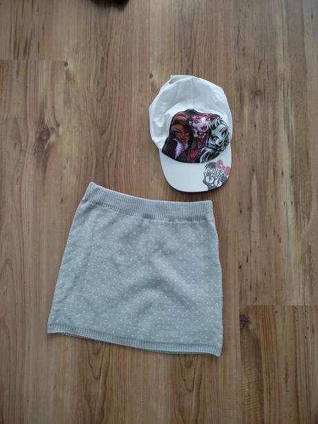 Sukňa a šiltovka, 122