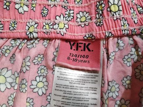 Ružová sukňa s kvetmi, 134