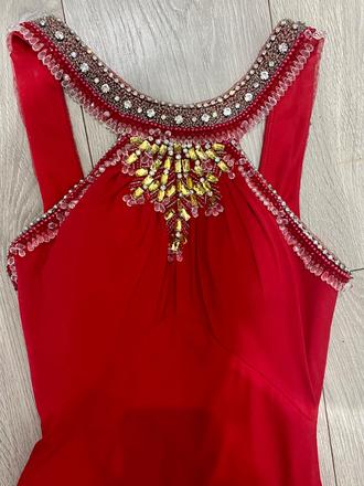 Vysoko elegantne saty od americkeho modneho navrha, s