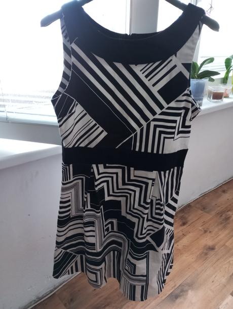 Čierno biele saty, s