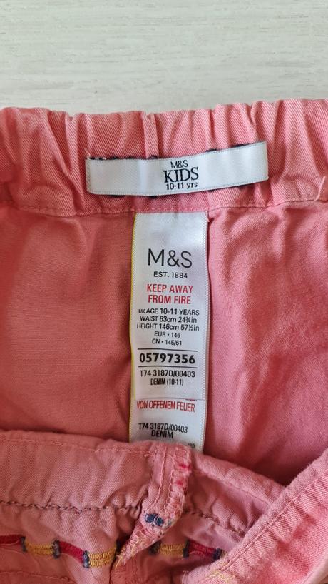 Kratasy, marks & spencer,152
