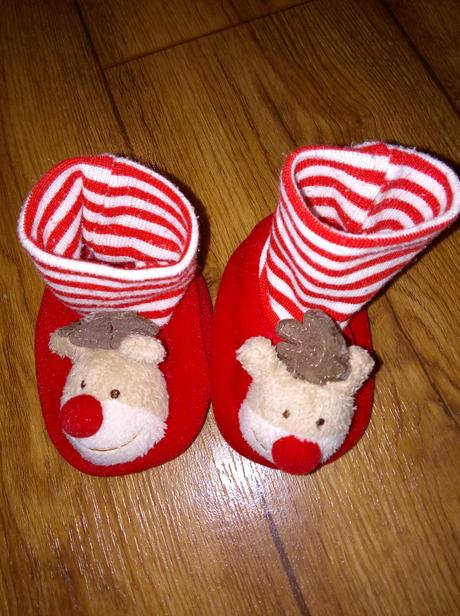 Červené capačky so sobikmi 10cm top stav, 19