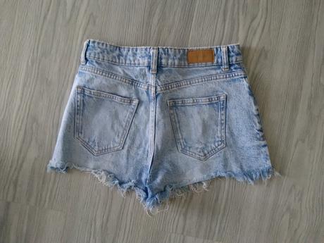 Šortky 36, clockhouse,36