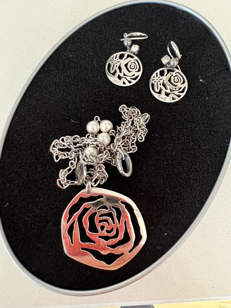 Fossil naušnice retiazka, fossil