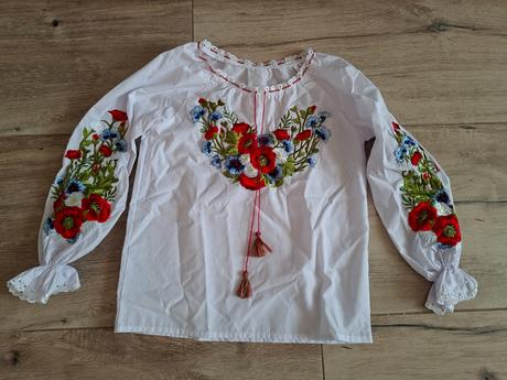 Vysivana nádherná bluzka, 134