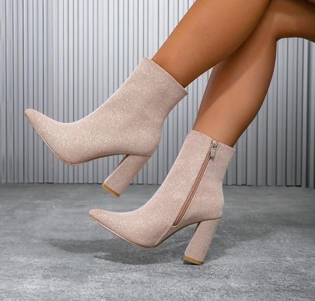 Béžové/slonovinovo-biele/lesklé špicaté čižmy, 39