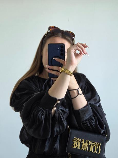 Virálne čierne mini šaty s/m, s