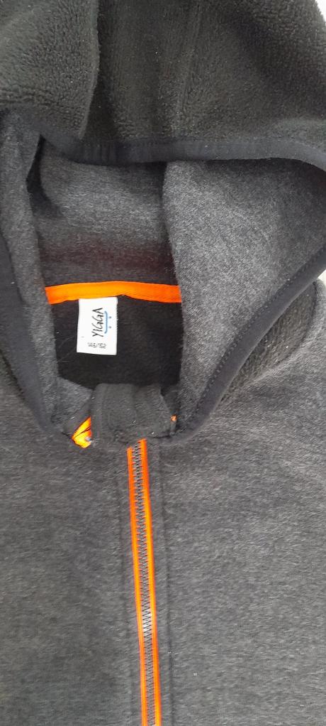 Takmer nové zn.mikiny z rakúska, nosené občasne, z, m