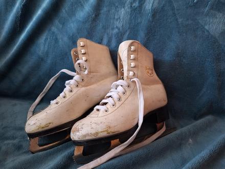 Darujem detské a dievčenské korčule, botas,20