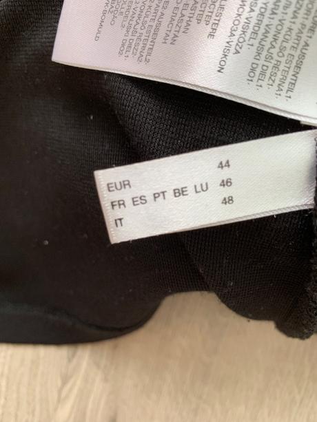 Elastické šaty, 44