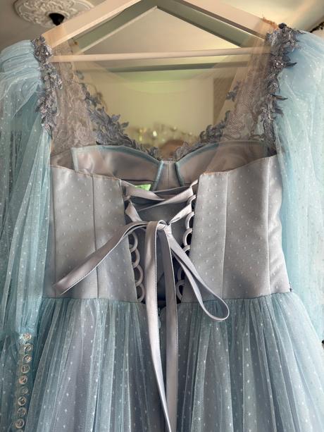 Romantické bledomodré šaty, s