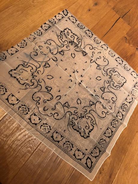 Šatka - čiernobiela,