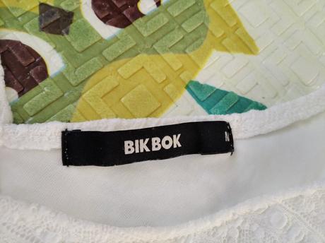 Krásny top s výkrojom vzadu značka bik bok, m