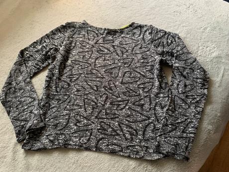 Dievcenske tenky sveter, 146