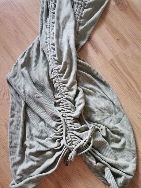 Tehu rebrove šaty, 38