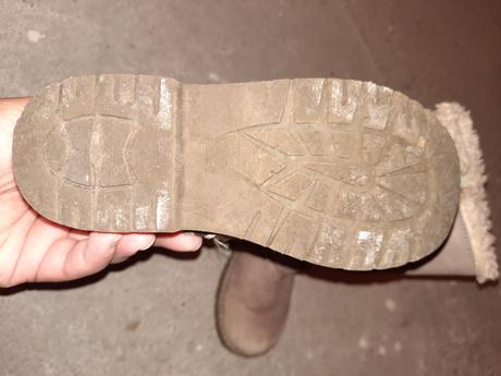 Kožené čižmy, 27