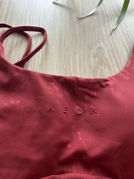 Krásny komplet českej značky aeon, pc 100 eur, s