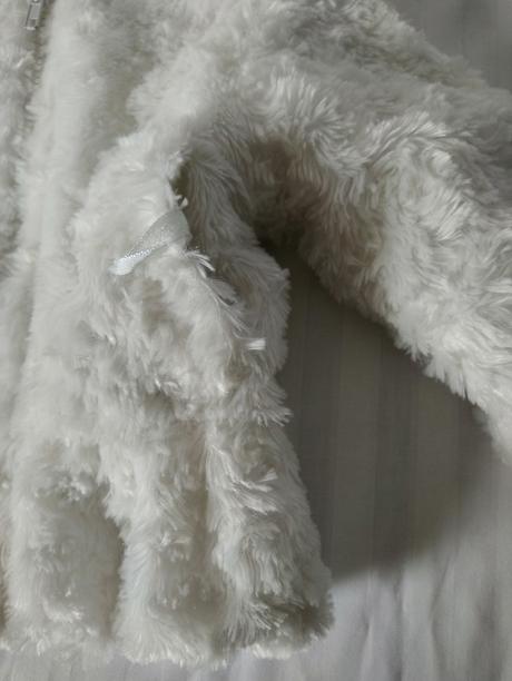 Biely "kožušinový" kabátik, city vane, 86