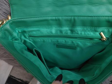 Kabelka s retiazkou, reserved