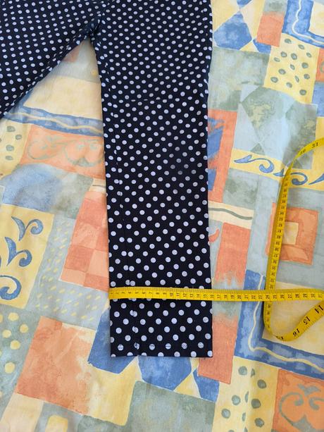 Tmavomodré nohavice, s