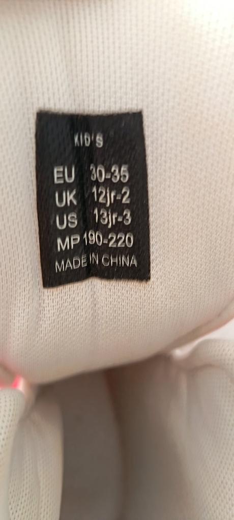 Dievcenske kolieskove korcule, roces,35