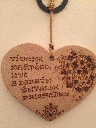 Dekoračné závesné srdiečko "hand made",