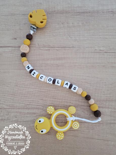 Hryzadielka a retiazky na cumlík, 