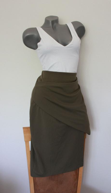 Stylova sukna s otvorom na boku -pc 75eur, l