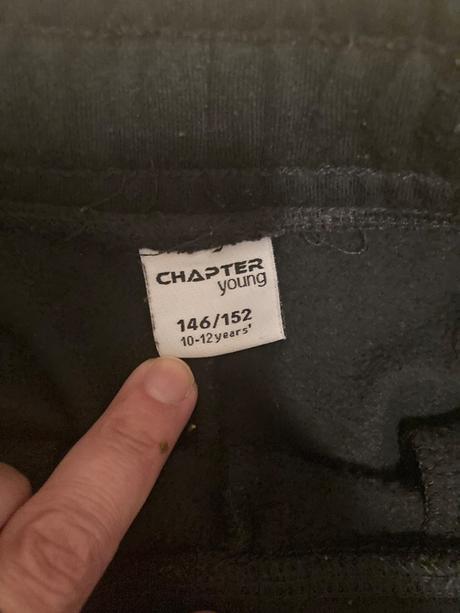 Teplaky 146/152, chapter young,146