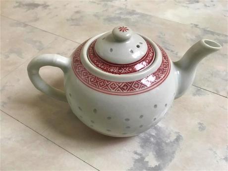 Porcelánová konvica na čaj, 
