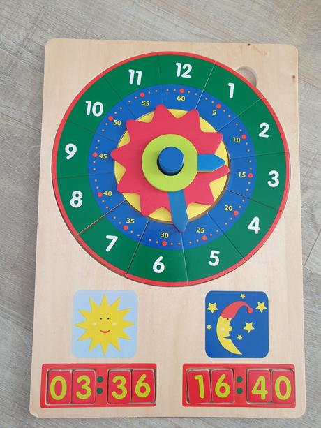 Drevene hodiny na ucenie,